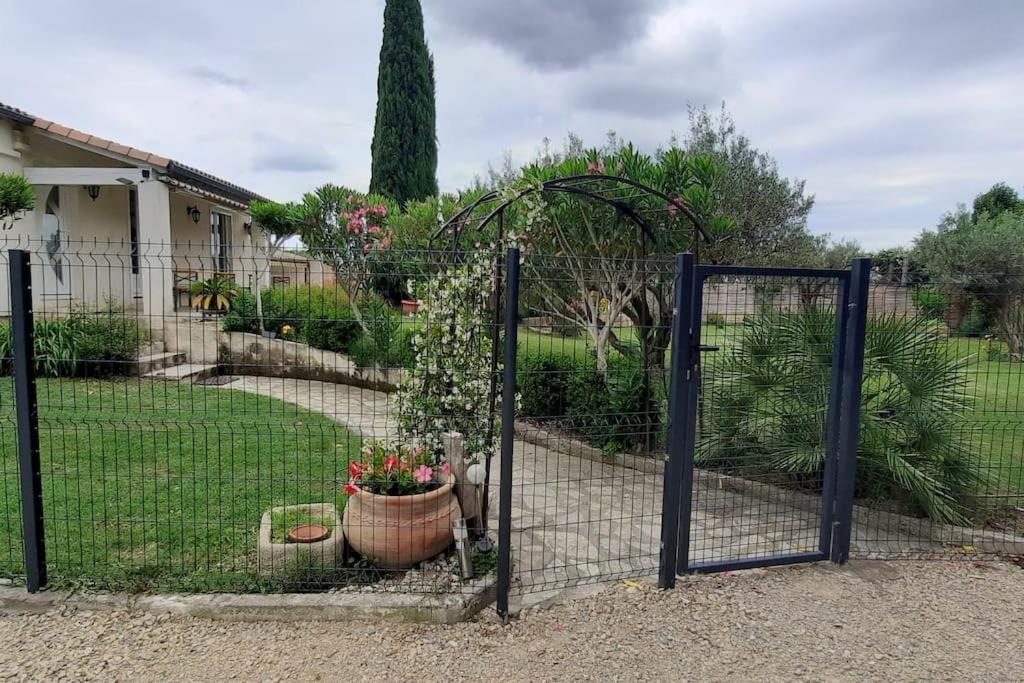 Villa L'Estel En Campagne Avec Piscine Privee Proche Arles Et Avignon Tarascon Exterior photo